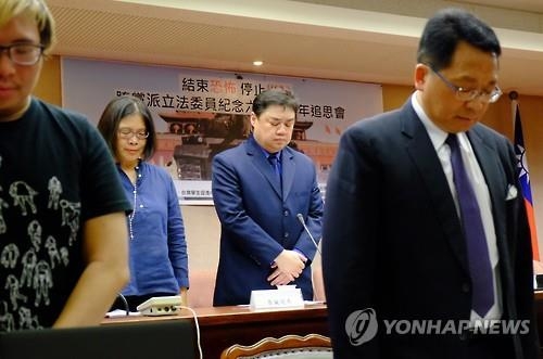 톈안먼 민주화 운동 27주년…홍콩·대만 등 추모 행사 - 2