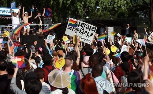 퀴어문화축제 예정대로 열린다…"막아달라" 신청 기각 - 2
