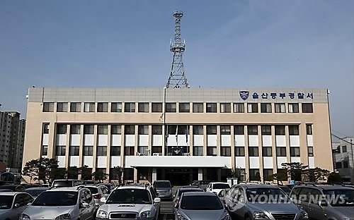"고교 운동부 남자 코치가 남학생 주요 부위 만져"…경찰 수사 - 2