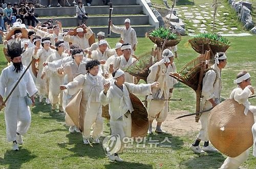 <주말 N 여행> 영남권: 내가 찾은 생물 '사진 콕 찍어' 앱에 올리면 국가기록물 - 4