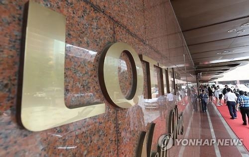 출국금지때문에…롯데 사장단 해외출장 줄줄이 무산 - 2