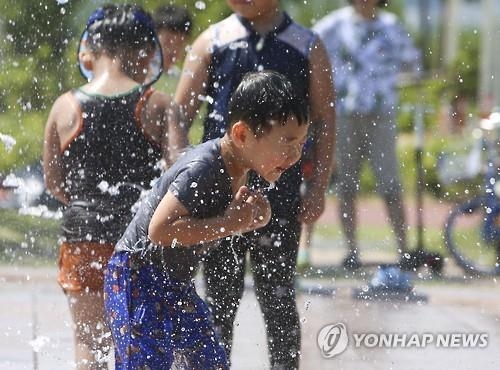충북 한여름 무더위…강한 자외선 유의 - 2