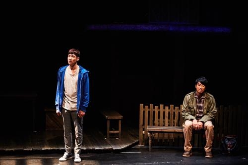 피아노 선율과 노래로 감동 더한 연극 '아들' - 3