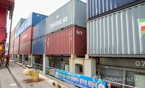 中수출 줄어도 국산점유율 늘었다…반도체·車부품↑ - 2