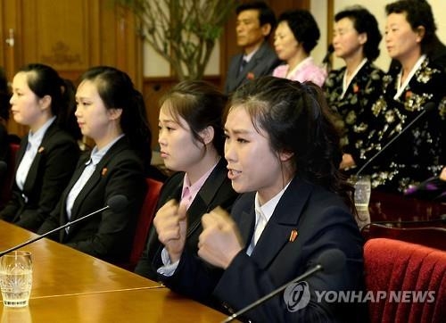 북한, 탈북 종업원 법원 심문 앞두고 가족·동료 동원 여론전 - 2