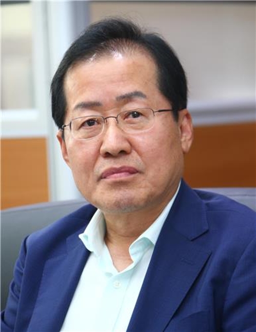 <김해공항 확장> 홍준표 "정치적 결정이지만 수용할 수밖에"(종합2보) - 2