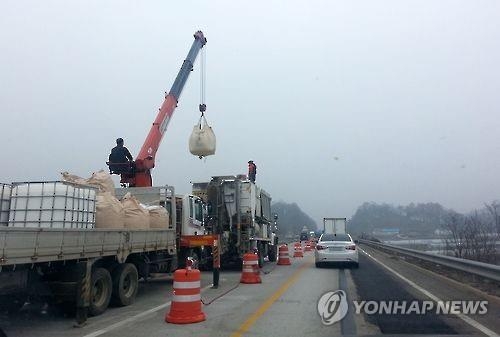 영동고속도로 공사 주말엔 중단…25일부터 '2개 차로 확보' - 2