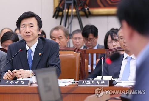 中 제재이행 보고서 이미 냈는데…윤병세 국회서 "내지 않았다" - 2