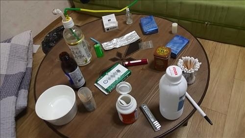 주택가에서 마약 팔고 투약한 일당 무더기 검거 - 2