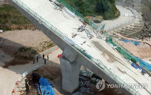 "칠산대교 사고 교각-상판 연결부위 강봉 끊어져 발생" - 2
