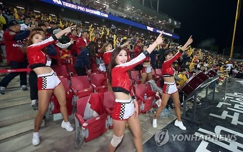 <프로야구> "보크는 몰라도, 응원가는 술술 나와요"1