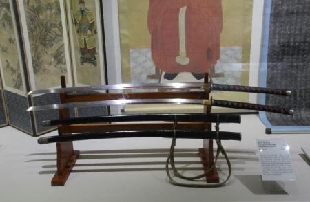 "전시 장검 빼라"…충무공 종가, 국립해양박물관에 요구 - 2