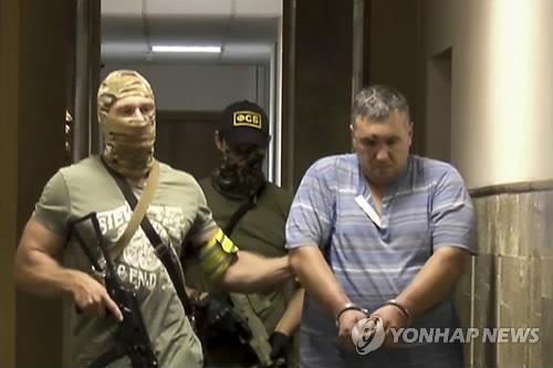 러 "우크라 대가 치를 것"…크림반도 둘러싼 군사긴장 고조 - 2