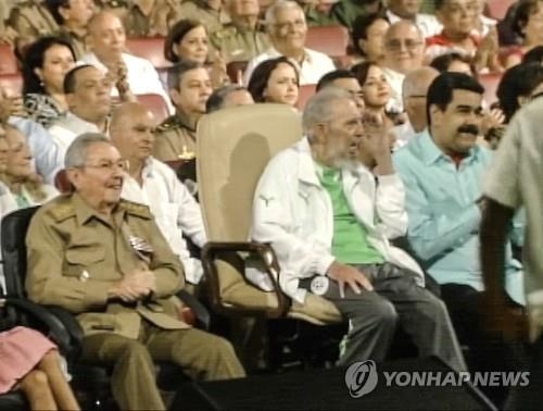 쿠바 피델 카스트로, 90세 생일맞아 4개월만에 모습 드러내 - 4
