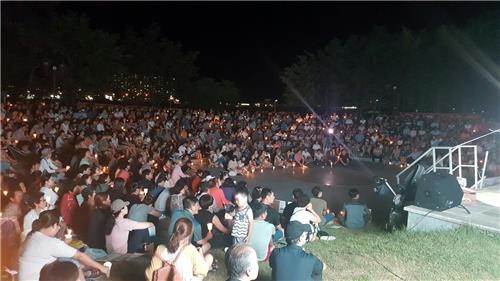 '사드 불똥' 김천시민 700명 첫 촛불집회…성주투쟁위 찬조연설(종합) - 2