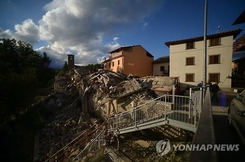 이탈리아 산골 덮친 지진악몽…마을절반 사라지고 최소10명 사망(종합) - 3