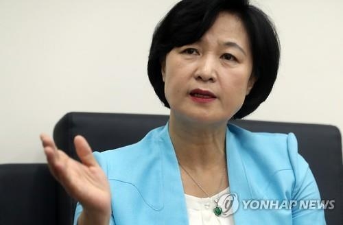 추미애 인터뷰 "특정후보 염두안둬…경선시기 합의로 변경가능" - 1