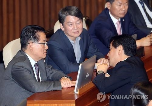 현안 대응 '갈지자 걸음' 국민의당…정체성 딜레마 - 3