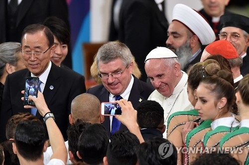 반기문 유엔사무총장, 바흐 IOC위원장, 프란치스코 교황(왼쪽부터)