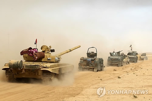 모술로 진격하는 이라크군 탱크[AFP=연합뉴스자료사진]