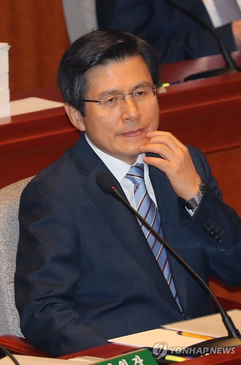 황총리 "朴대통령, 주술적 영향 안받았다고 확신" - 1