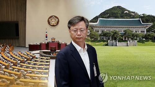 '십자포화'에도 버티다 결국 물러난 '핵심참모' 우병우·안종범 - 1