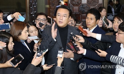 정진석, 개헌 포석 '질서있는 탄핵' 주창…潘 염두 뒀나 - 1