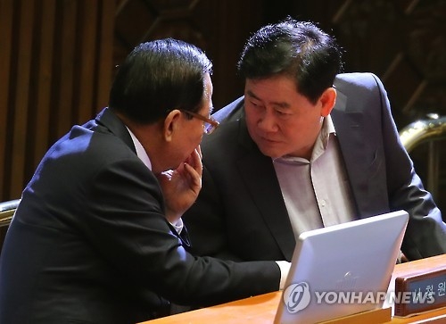 與 친박, '탄핵 의총' 집단 보이콧…삼삼오오 대책회의 - 2