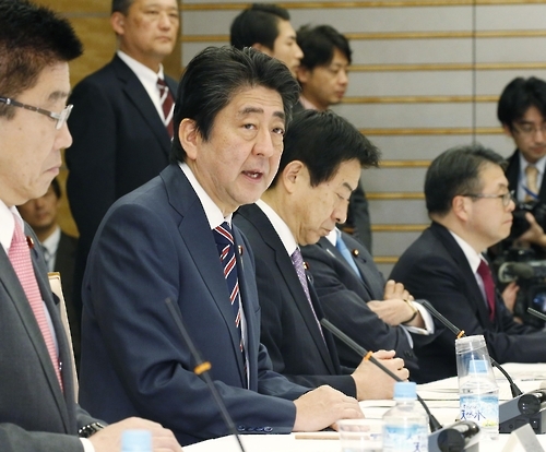 일하는방식개혁실현회의서 인사말하는 아베 신조 일본 총리