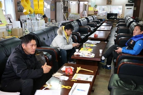 안산 정부합동분향소 대기실에서 만난 유가족