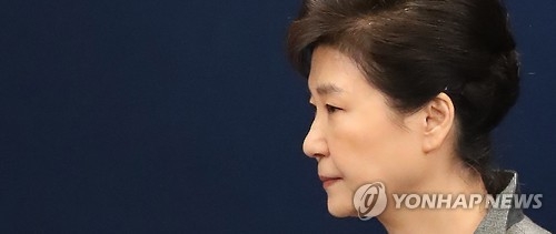 박 대통령, 26일 만에 대리인단과 공식면담…대책 논의 - 1