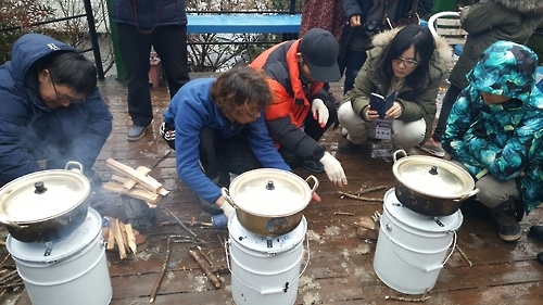 로켓스토브로 라면 끓이기