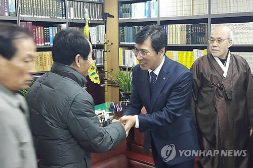 안동 찾은 안희정