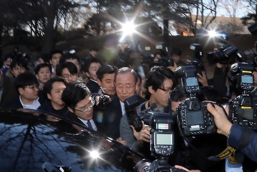 아수라장 속의 반기문