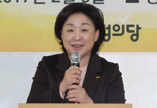 기자회견하는 심상정 대표