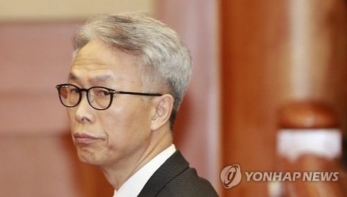 생각에 잠긴 정현식(서울=연합뉴스) 한종찬 기자 = 7일 오전 서울 종로구 재동 헌법재판소에서 열린 박근혜 대통령 탄핵심판 사건 11차 변론에 정현식 전 K 스포츠재단 사무총장이 잠시 생각에 잠겨있다. 2017.2.7saba@yna.co.kr(끝)