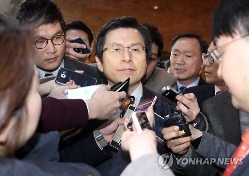 黃권한대행, 대선출마 여부 질문에 "적당한 때가 있을 것" - 1