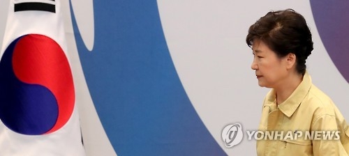 박 대통령, 을지 국무회의 참석(서울=연합뉴스) 백승렬 기자 = 박근혜 대통령이 22일 청와대-세종청사간 을지 국무회의에 참석하고 있다. 2016.8.22 srbaek@yna.co.kr (끝)