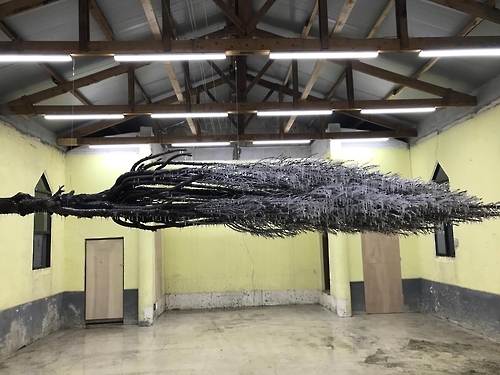 옛 매향교회에서 열릴 '1951-2005 겨울 이기일 전展' 전시품.