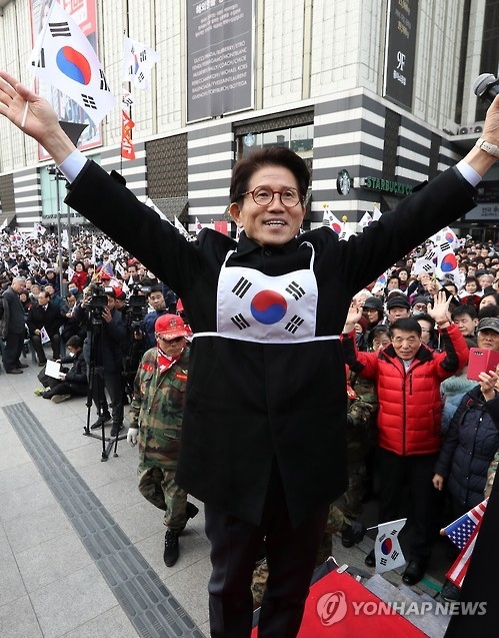 인사하는 김문수