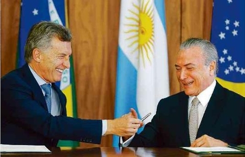 마크리 아르헨티나 대통령(왼쪽)과 테메르 브라질 대통령