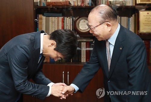 안희정 "헌재 신속히 결론내고, 국회는 정치 지도력 발휘해야" - 1