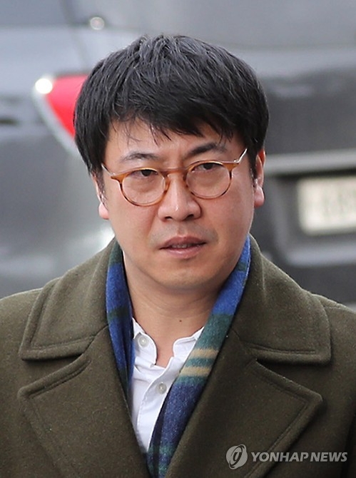 증인 출석하는 노승일 K스포츠재단 부장 (서울=연합뉴스) 이상학 기자 = 노승일 K스포츠재단 부장이 9일 오후 서울 종로구 재동 헌법재판소에서 열린 박근혜 대통령 탄핵심판 사건 12차 변론에 증인으로 출석, 대심판정으로 향하고 있다. 2017.2.9leesh@yna.co.kr(끝)