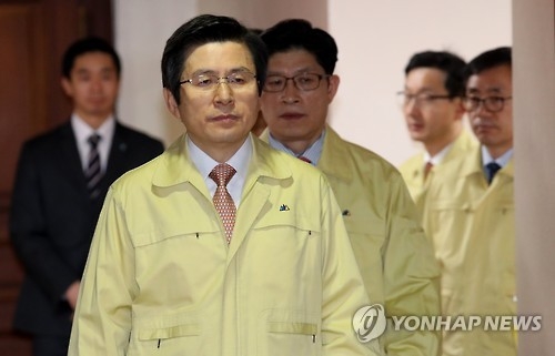 黃권한대행 "구제역 방역 인력 부족시 軍 투입 검토" - 1