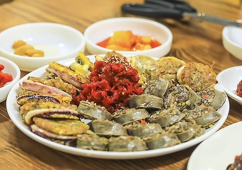 속초 먹방의 대표주자 아바이순대 모듬(성연재 기자)