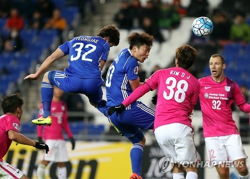 헤딩슛하는 이영재