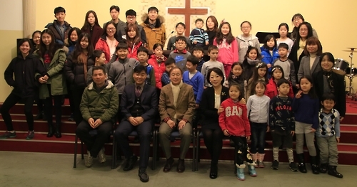 우크라이나 키예프한글학교는 지난 4일 교사와 학생 50여 명이 참석한 가운데 2017년도 1학기 입학식 겸 개학식을 열었다.