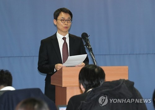 브리핑하는 이규철 특검보