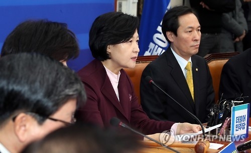 秋 "황교안, 내일까지 특검연장 승인 않으면 맹목적 방패될 것" - 1