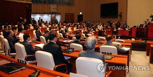 '총리가 국정총괄 vs 내·외치 분할'…與 개헌안 내부이견 팽팽 - 1
